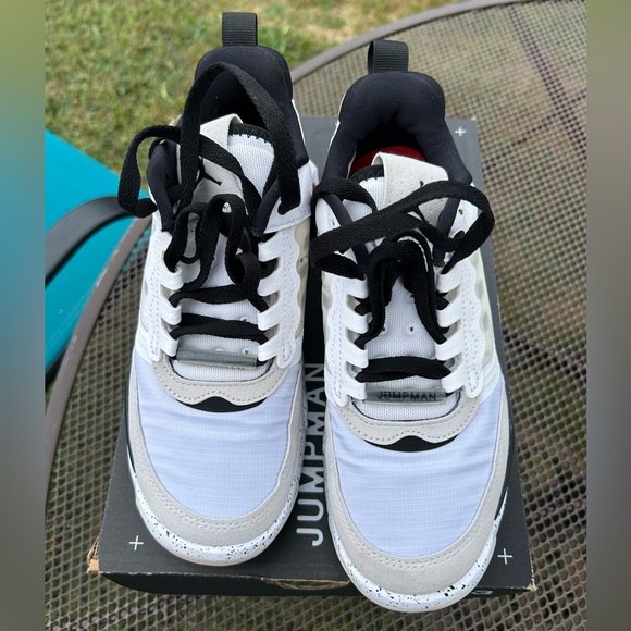 NIKE Jordan Max 200 - EUC - White Challenge Red Black GS - Size 4Y - Picture 3 of 5